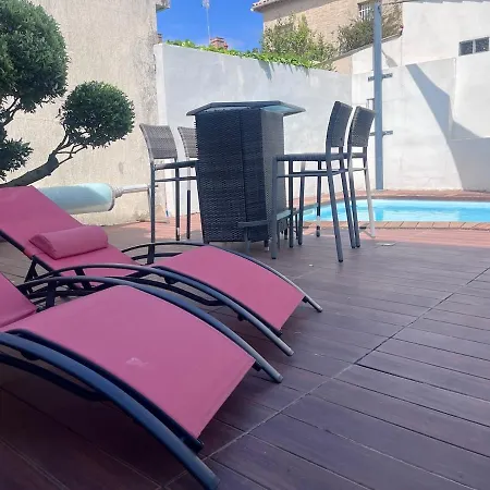 Charming With Pool فيلة